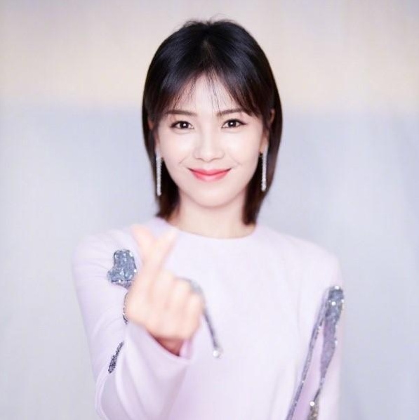 颧骨高适合什么发型