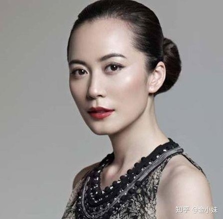 颧骨高适合什么发型